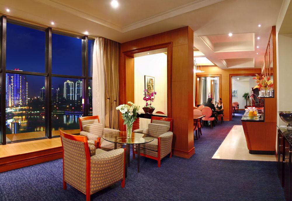 voco Wuhan Xinhua, an IHG Hotel Buitenkant foto